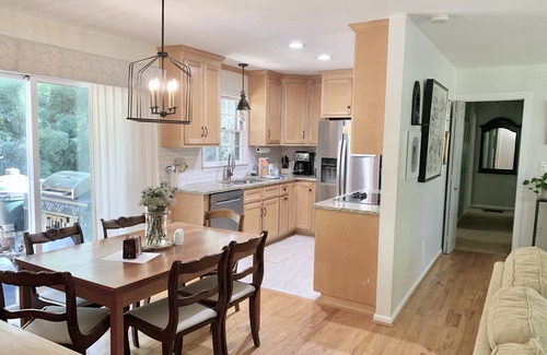 Athens Maison | Charmant, isolé 11 miles de Sanford Stadium et Classic Center!