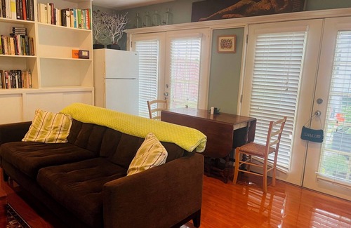 Studio City Maison | Charming secluded and gated 1-bedroom guesthouse in lovely Studio City