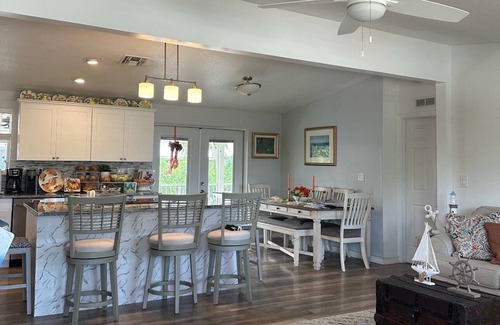 Ramrod Key Maison | Charming shared 1-bedroom house with AC and WiFi also has a 37 foot dock