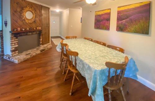 Lakehead-Lakeshore Maison | Charming Shasta Lake Retreat Boat, Hike and Fish!