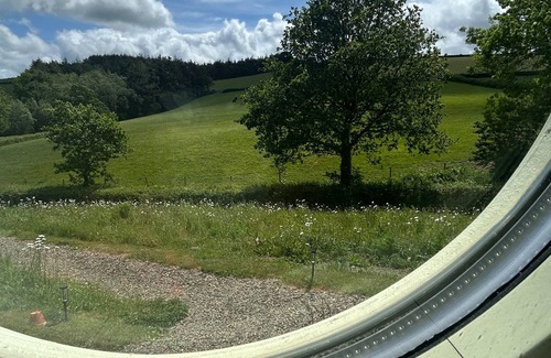 Chittlehampton Cabine | Cozy Shepherds hut With Hottub