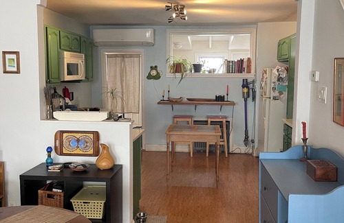 Whitman Maison | Charming South Philly House with yard, BBQ, art studio <3