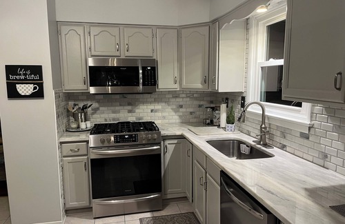 Manor Maison | Charming, spacious 3-bedroom, 3BA house. Private, convenient, and immaculate.