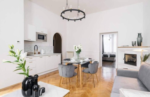 Warszawskie Appartement | Lubomirskiego 3/1... · Charming spacious and luminous apartament in a
