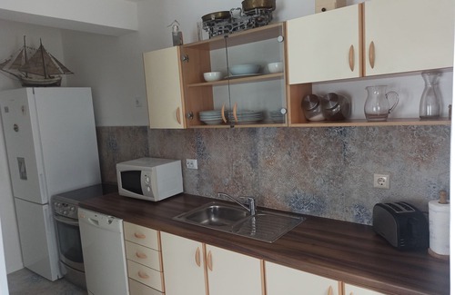 Senj Maison | Charmante maison spacieuse et confortable avec jardin et barbecue.