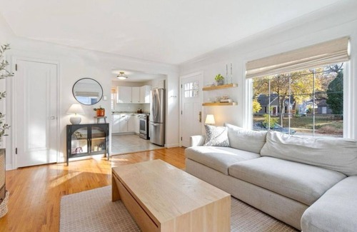 St. Louis Park Maison | Charming St. Louis Park Home