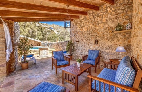 Urbanitzacio la Font Villa | Beautiful 4-bedroom villa, with swimming pool and barbecue