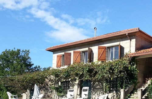 Soutomaior Cottage | Belle maison en pierre dans une belle maison avec une belle rivière