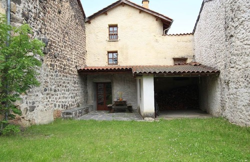 Ceaux-d'Allegre Cottage | Charmante maison en pierres avec terrasse, proche cité médiévale, nature et lac
