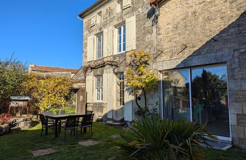 Villefagnan Cottage | Maison de caractère avec jardin, terrasse et équipements famille - Proche plan d'eau et forêt