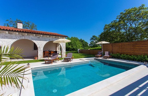 Bicici Maison | Charmante maison en pierre Casa Mia avec piscine privée