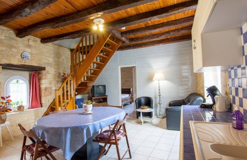Tourtoirac Cottage | Maison en pierres avec jardin clos, proche grotte de Tourtoirac, équipements bébé, animaux acceptés.