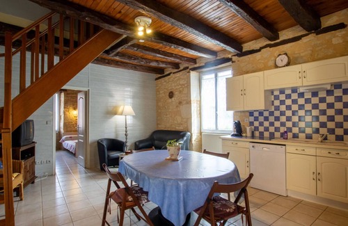 Tourtoirac Cottage | Maison en pierres avec jardin clos, proche grotte de Tourtoirac, équipements bébé, animaux acceptés.