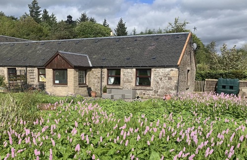 Biggar Cottage | Charming Stone Parlour Cottage set in an area of outstanding beauty.