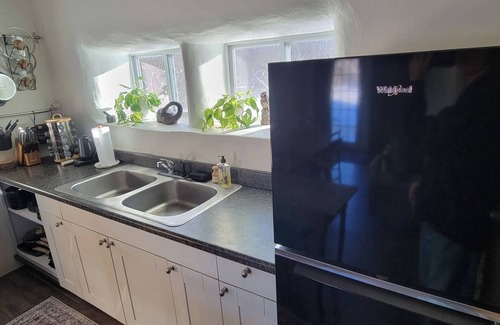 Jay Cottage | Charming Straw Bale Cottage Near Jay Peak – Cozy, Romantic, and Stylish Escape