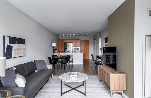 Streeterville Appartement | Charming Streeterville 1BR w/ Pool & Gym, nr Riverwalk, by Blueground