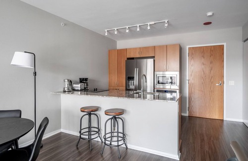 Streeterville Appartement | Charming Streeterville 1BR w/ Pool & Gym, nr Riverwalk, by Blueground
