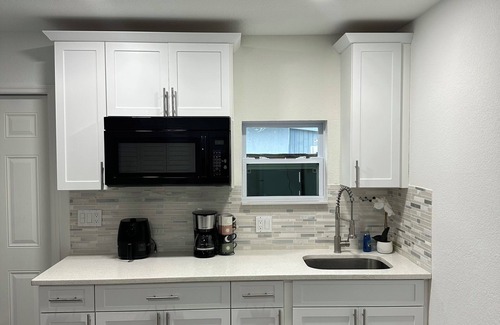 Lake Worth Corridor Appartement | Charming Studio Apartment at Lake Worth Beach!
