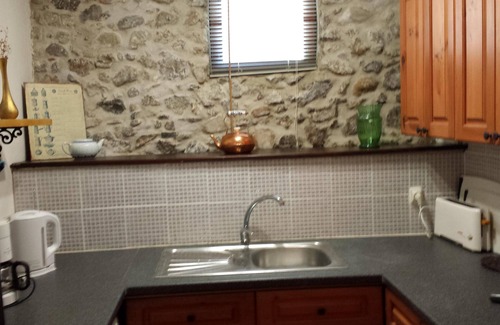 Paziols Appartement | Charmante maison en pierre dans Hillside Village avec calme, cour privée