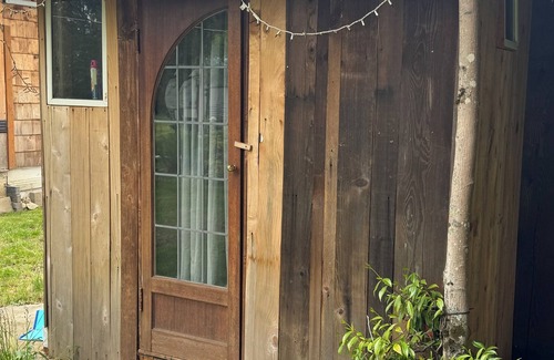 Vashon Island Maison | Charming Studio Barn on Vashon Island with Salish Sea Views