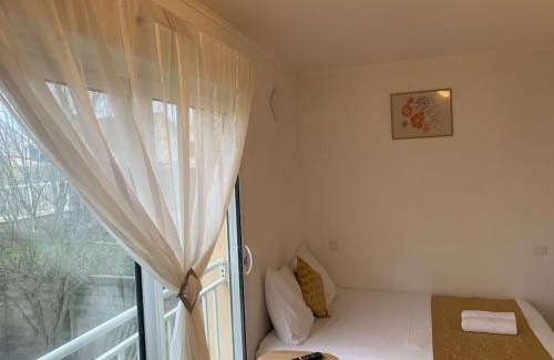 Bretigny-sur-Orge Appartement | Charming Studio with Balneo Shower, Parking Included