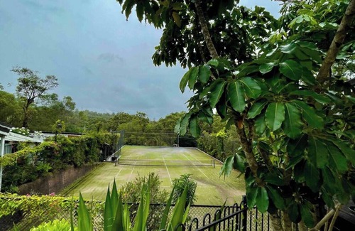 Springwood Maison | Charming Studio with tennis court in Daisy Hill
