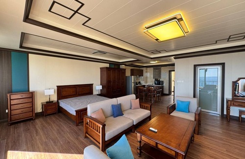 Challengers Appartement | Charming studio in gorgeous Basseterre with AC, WiFi