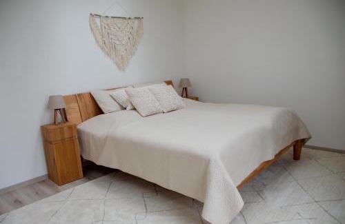 Tuchomerice Appartement | Charming studio near Prague Airport