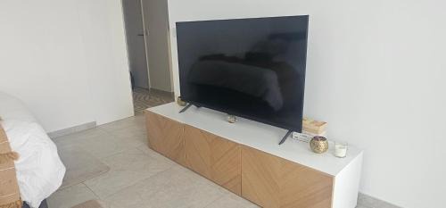 Gambetta Appartement | Charming Studio near La Défense - Paris