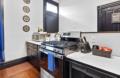 Benton Park Appartement | Charming Studio on Cherokee Street | JZ Vacation Rentals