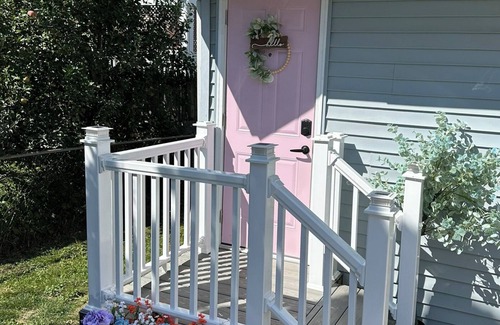 Luna Pier Appartement | Charming studio on the lake with beach access, cozy interior and private entry