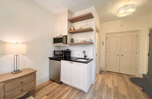 Kitchener Maison | Charming Studio- Quiet & Private