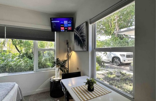 Lake Ridge Appartement | Charming Studio Prime Location Steps from Beach
