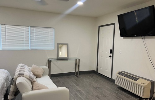 North Las Vegas Appartement | Charming studio with WiFi and AC in brilliant Near Downtown!
