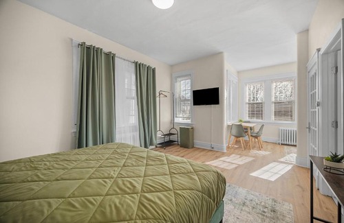 Pittsburgh Appartement | Charming Studio with Sun Room Sleeps 4