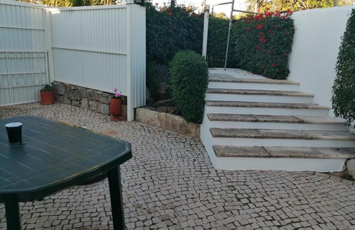 Medronhal Appartement | Charming studio with WiFi and AC in fantastic Cidade