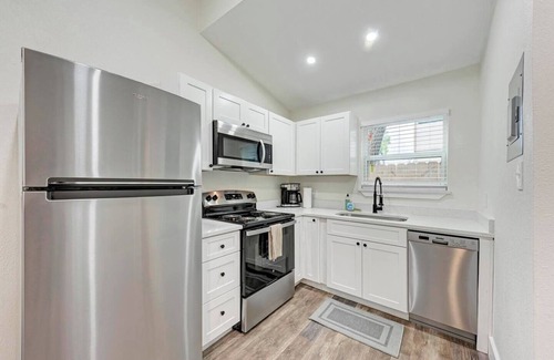 West Campus Appartement | Charming studio with WiFi and AC in Austin