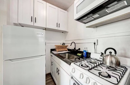 West Campus Appartement | Charming studio with WiFi and AC in Austin