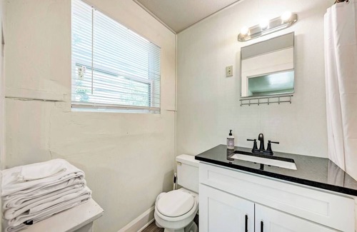 West Campus Appartement | Charming studio with WiFi and AC in Austin