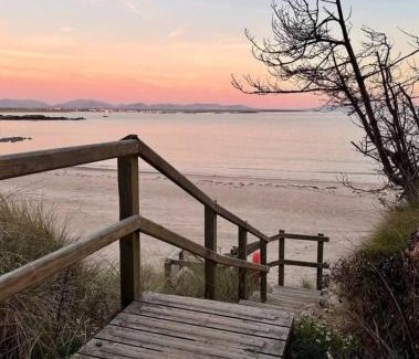 Pentre Berw Maison | Charming, stylish cottage, parking , large private Garden, well located for island highlights