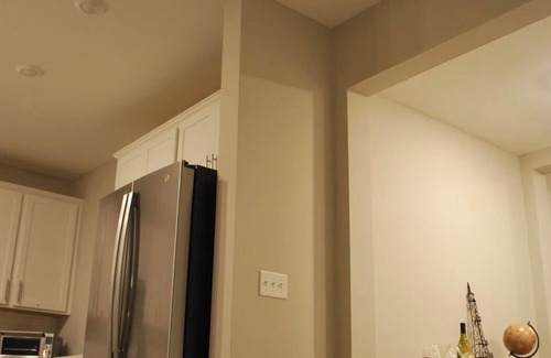 Maxwell Lit Et Petit-Déjeuner | Charming Suite in a Spacious Shared Home in Fishers – Utilities included