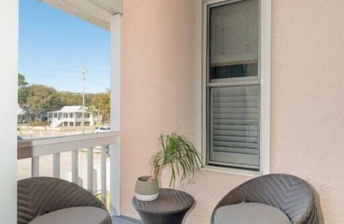 Sullivan's Island Maison | Charming Sullivans Island Getaway
