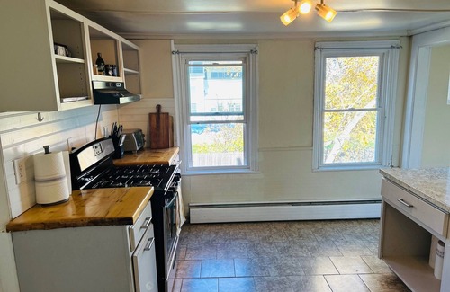 Watervliet Appartement | Charming, Sunny and Spacious 2-bedroom Flat in Heart of Capitol Region