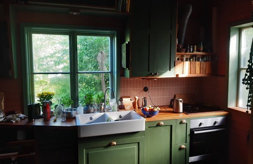 Drottningholm Cabine | Charming Swiss Retreat with Garden, 3 minutes from the lake