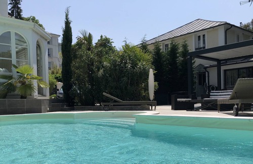Le Celle-Saint-Cloud Maison | Maison de charme avec piscine à 20 min de Paris et 10 min de Versailles