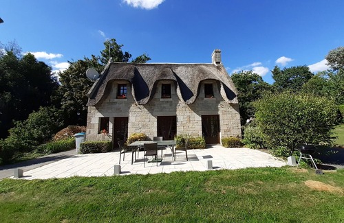 Pleuven Maison | Charmante Chaumiére finistère sud