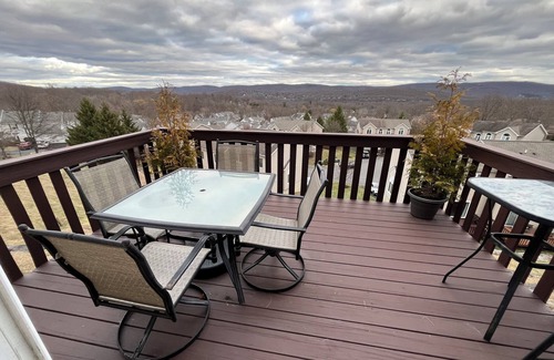 Highland Mills Maison | Charming tidy 2-bedroom townhome on Timber Ridge in Hudson Valley 65min to nyc.