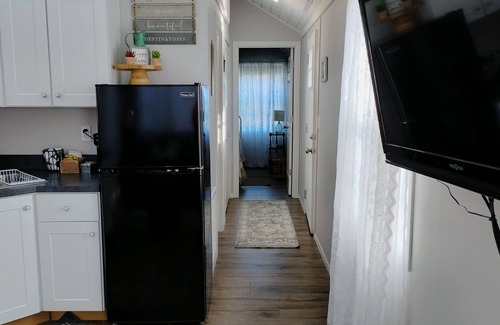 Cherry Creek Cottage | Charming Tiny Cottage in Serene Garden Setting – Perfect Country Getaway!
