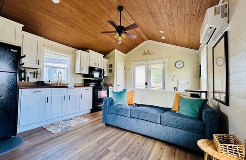 Austin Maison | Charming Tiny Home Getaway | Pool & Hot Tub