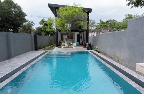 Pamankada East Chalet De Ski | Charming tiny home in Colombo, Sri Lanka with private swimming pool